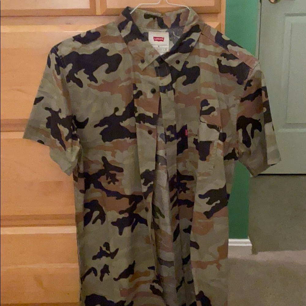 Levi’s camo button up shirt